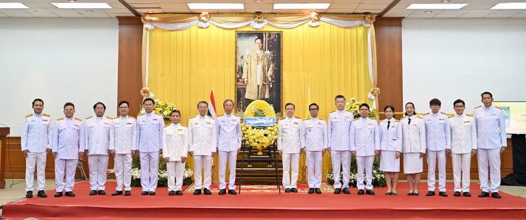 วันนวมินทรมหาราช มจธ.วางพวงมาลาเพื่อถวายราชสักการะ และบำเพ็ญกุศลอุทิศถวายแด่พระบาทสมเด็จพระบรมชนกาธิเบศร มหาภูมิพลอดุลยเดชมหาราช บรมนาถบพิตร