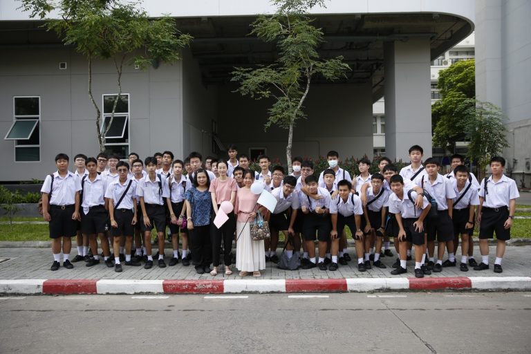 นักเรียนโรงเรียนบางปะกอกวิทยาคมและโรงเรียนสวนกุหลาบวิทยาลัยเยี่ยมชมการเรียนการสอนที่ มจธ.