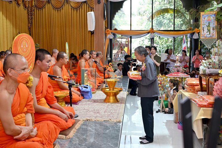 มจธ.นำผ้ากฐินไปถวายวัดสารอด แขวงราษฎร์บูรณะ เขตราษฎร์บูรณะ กรุงเทพมหานคร