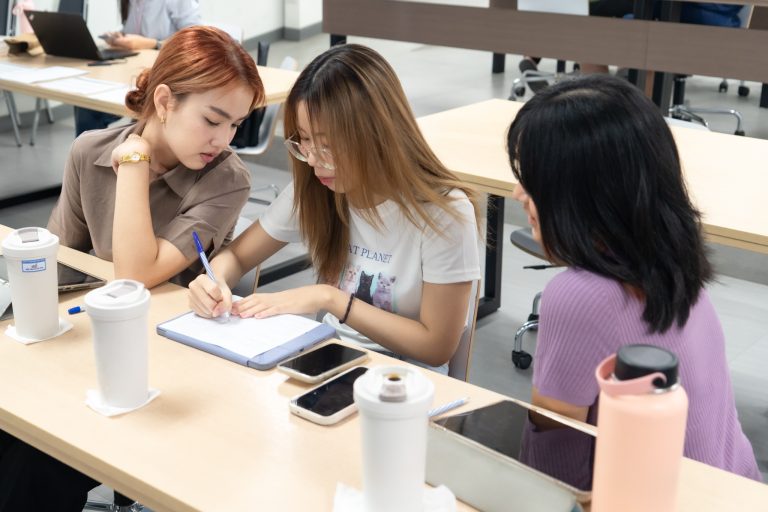 8 ทีมสุดยอดไอเดียประกวดแผนธุรกิจ KMUTT Business Plan Competition 2024 ผ่านการพัฒนาศักยภาพอย่างเข้มข้น