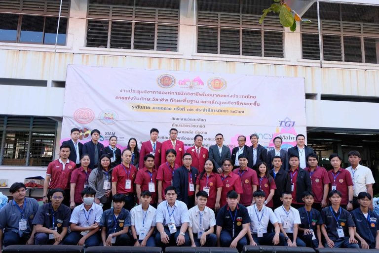 หลักสูตรเทคโนโลยีบัณฑิต สาขาวิชาเทคโนโลยีอุตสาหกรรม คณะครุศาสตร์อุตสาหกรรมฯ มจธ.เข้าร่วมจัดบูธนิทรรศการประชาสัมพันธ์หลักสูตรแนะแนวการศึกษาต่อระดับปริญญาตรี ณ วิทยาลัยเทคนิคลพบุรี