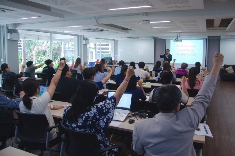 คณะวิทยาศาสตร์จัดบรรยายพิเศษหัวข้อ  “การคิดอย่างเป็นระบบเชิงสร้างสรรค์ การถอดบทเรียน และ Growth Mindset” 
