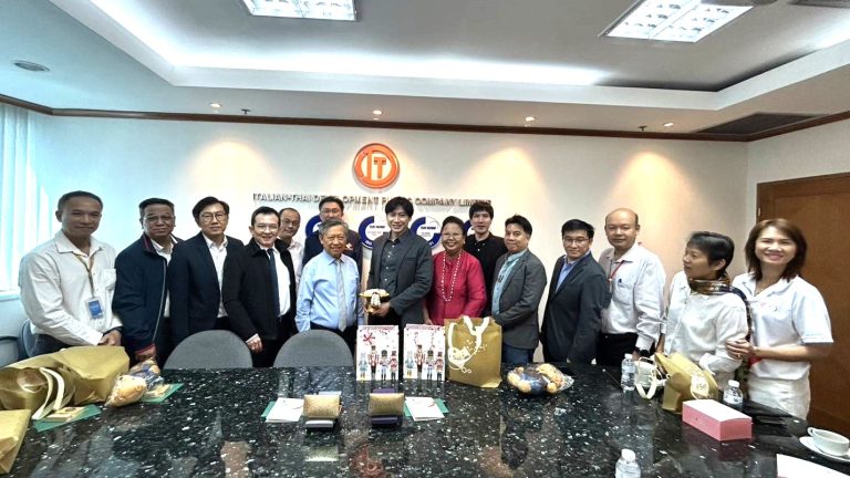 ผู้บริหารคณะวิทยาศาสตร์และคณะวิศวกรรมศาสตร์ มจธ. เดินสายสวัสดีปีใหม่สร้างความสัมพันธ์กับนักศึกษาเก่า มจธ. 