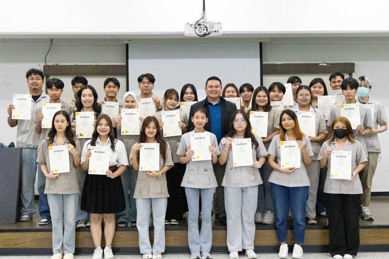 พิธีมอบเกียรติบัตรให้กับนักศึกษา ที่ได้รับการรับรองคุณวุฒิวิชาชีพ สาขาวิชาชีพบริการอุตสาหกรรม สาขามาตรวิทยา อาชีพผู้สอบเทียบเครื่องมือวัดสาขามิติ ระดับ 3
