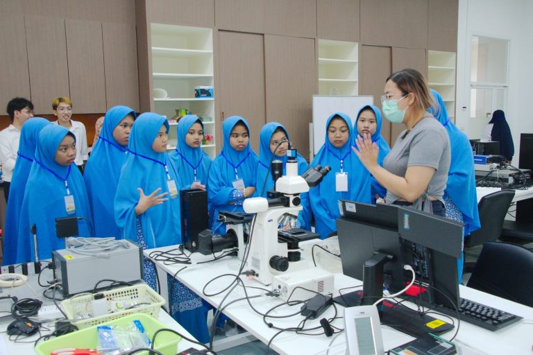 คณะวิทยาศาสตร์ มจธ. ต้อนรับคณะครูและนักเรียนจาก Ar-Rohmah Islamic Boarding School ประเทศอินโดนีเซีย