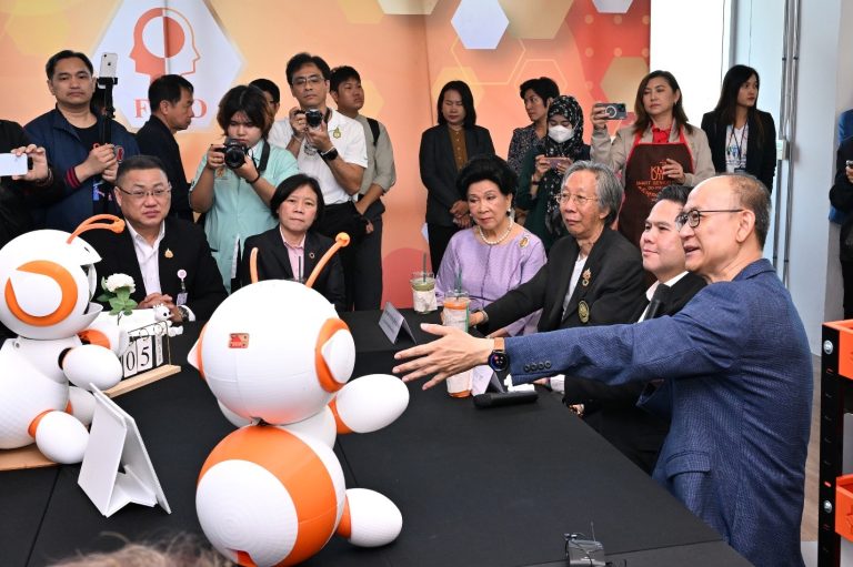 มจธ. เปิดตัว “Avatar Robot Cafe”  ครั้งแรกของไทย  สร้างโอกาสและอาชีพใหม่สำหรับ คนพิการด้วยเทคโนโลยีหุ่นยนต์ 