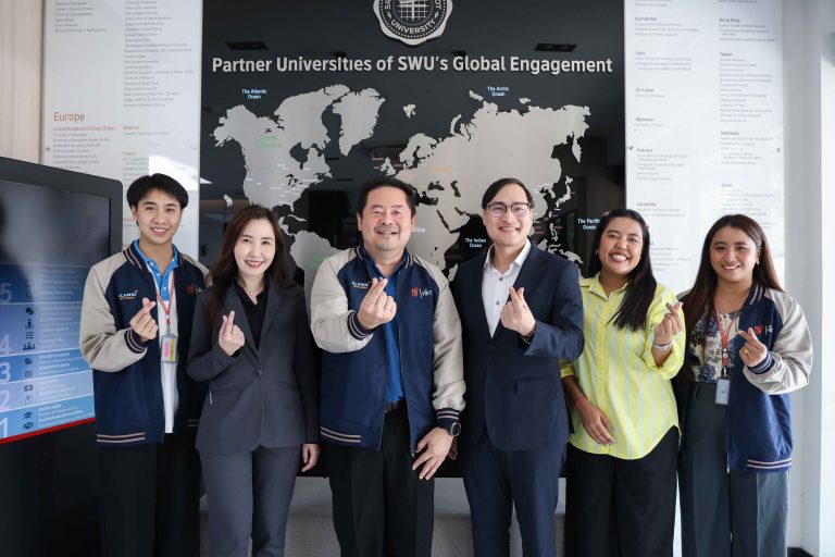 คณะครุศาสตร์อุตสาหกรรมฯ มจธ. นำทีมเข้าพบปะนักศึกษาเก่าสาขาวิชานวัตกรรมการเรียนรู้และเทคโนโลยี ในโครงการ FIET Family-Visit Alumni ปี 2568 หัวข้อ “ผู้บริหารสถานศึกษา/ผู้บริหารกิจการ” ภายใต้งานเครือข่ายศิษย์เก่า FIET Family / Alumni (ครั้งที่ 1) 