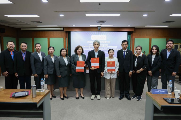 คณะครุศาสตร์อุตสาหกรรมฯ มจธ. จัดลงนามบันทึกข้อตกลงความร่วมมือทางวิชาการ เรื่อง โครงการความร่วมมือทางการศึกษา พัฒนานักศึกษาและบุคลากรด้านเทคโนโลยีดิจิทัลเพื่อการศึกษาและสื่อสารมวลชน กับวิทยาลัยเทคโนโลยีพงษ์สวัสดิ์ และ บริษัท ไวท์ไลน์ เอ็กซีคิวชัน จำกัด