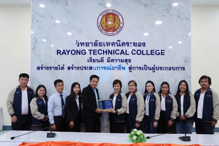 งานเครือข่ายศิษย์เก่า คณะครุศาสตร์อุตสาหกรรมและเทคโนโลยี มจธ. จัดโครงการแนะแนวประชาสัมพันธ์หลักสูตรคณะ (Road Show 2025) ถ่ายทอดเกร็ดความรู้ สร้างความร่วมมือของเครือข่ายศิษย์เก่าตามภูมิภาค ครั้งที่ 3 : (ภูมิภาคตะวันออก) และเข้าร่วมงานราตรีมดตะวันออก Mod on the beach ภายใต้งานเครือข่ายศิษย์เก่า FIET Family / Alumni
