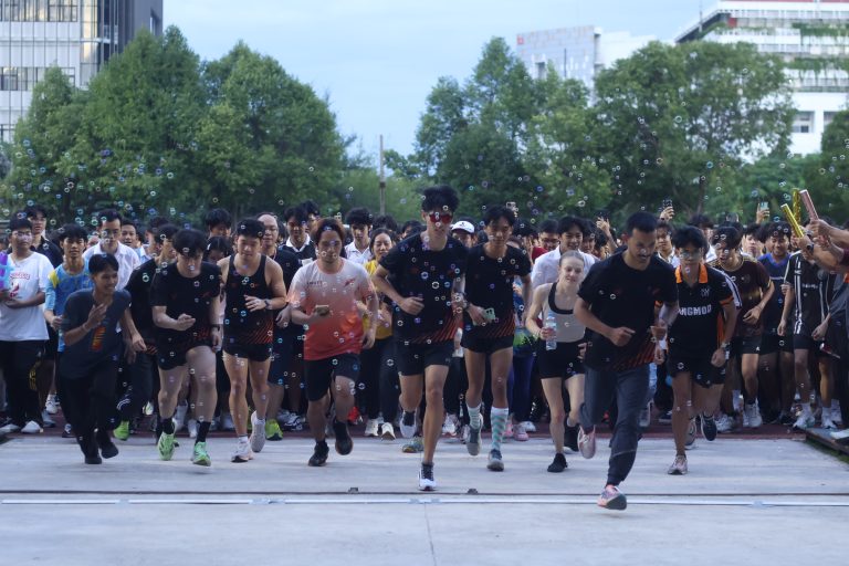 KMUTT Night Run Festival 2025 ส่งเสริมสุขภาพกาย–ใจ อย่างยั่งยืนของคน มจธ.
