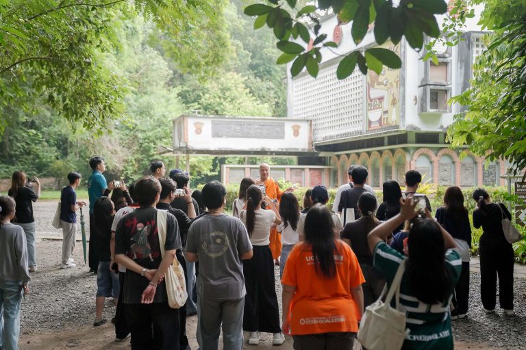 ตามรอยรัชกาลที่ 4 สู่แดนใต้! นักศึกษา มจธ. เรียนรู้ประวัติศาสตร์–วัฒนธรรมผ่านโครงการพระจอมเกล้าศึกษา การศึกษาภาคสนามจังหวัดชุมพร สุราษฎร์ธานี นครศรีธรรมราช และสงขลา วันที่ 21-24 สิงหาคม 2568