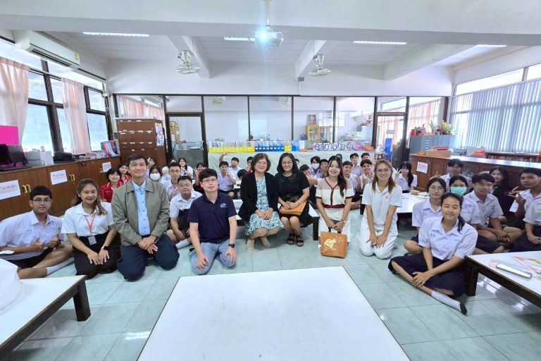 คณะวิทยาศาสตร์ มจธ. เดินสายแนะแนวการศึกษาแก่นักเรียนสายวิทย์–คณิต โรงเรียนอัมพวันวิทยาลัย และโรงเรียนถาวรานุกูล จังหวัดสมุทรสงคราม 