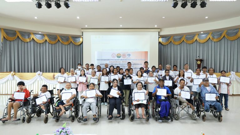 พิธีปิด “โครงการขยายผลการพัฒนาศักยภาพคนพิการเพื่อการประกอบอาชีพจังหวัดสระแก้ว ประจำปี 2568″ ระยะ 2 ผ่านโมเดลการฝึกอบรม – ฝึกงาน คนพิการ มจธ.” ในหลักสูตรเจ้าหน้าที่ประจำสำนักงาน (ธุรการ, รักษาความปลอดภัย ฯลฯ) โดยความร่วมมือของ ศูนย์บริการคนพิการจังหวัดสระแก้ว สำนักงานพัฒนาสังคมและความมั่นคงของมนุษย์จังหวัดสระแก้ว และ มหาวิทยาลัยเทคโนโลยีพระจอมเกล้าธนบุรี (มจธ.)