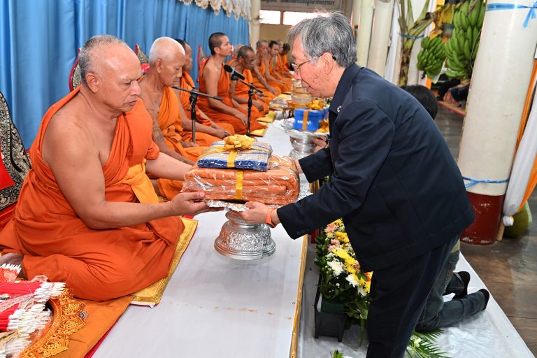 มหาวิทยาลัยเทคโนโลยีพระจอมเกล้าธนบุรี ถวายผ้ากฐินวัดชัฎป่าหวาย