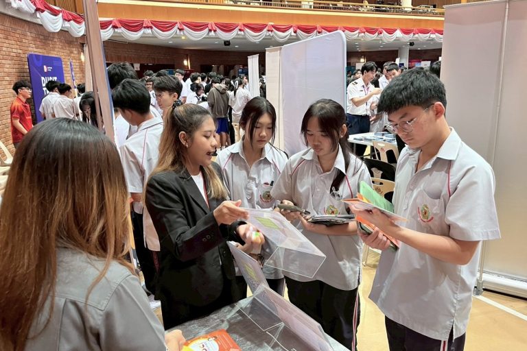 คณะวิทยาศาสตร์ มจธ. ร่วมออกบูธแนะแนวการศึกษา “ACT Education World 2025” จุดประกายอนาคตการศึกษาเยาวชน 