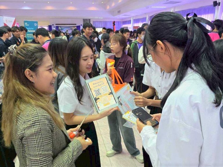 คณะวิทยาศาสตร์ มจธ. ร่วมออกบูธแนะแนวการศึกษาแก่นักเรียนโรงเรียนราชวินิตบางแก้ว 