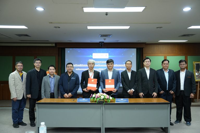 คณะครุศาสตร์อุตสาหกรรมและเทคโนโลยี มจธ. จัดพิธีลงนามบันทึกข้อตกลงความร่วมมือการพัฒนากำลังคนและการวิจัยเพื่อยกระดับความสามารถในงานระบบนิเวศยานยนต์ไฟฟ้า ระหว่าง คณะครุศาสตร์อุตสาหกรรมและเทคโนโลยี มหาวิทยาลัยเทคโนโลยีพระจอมเกล้าธนบุรี กับ บริษัท อีโวลท์ เทคโนโลยี จำกัด 
