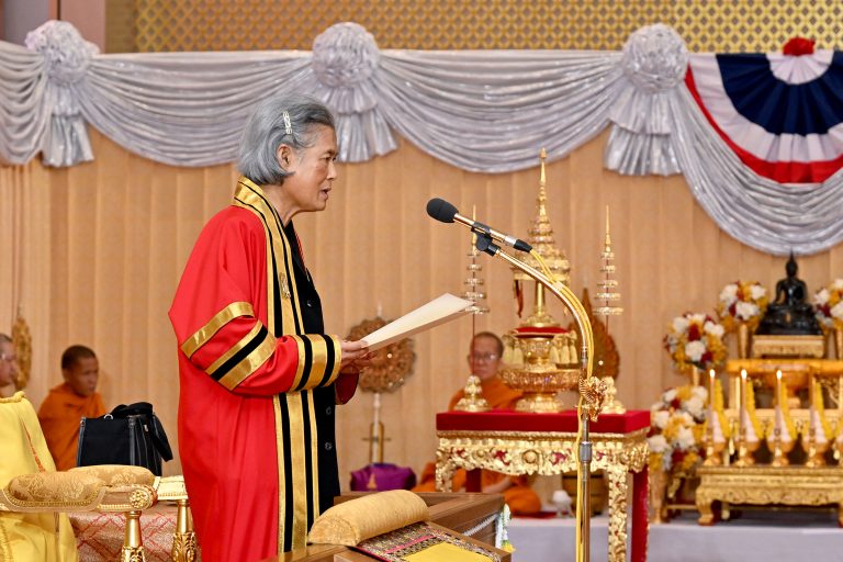 ผู้สำเร็จการศึกษาจากมหาวิทยาลัยเทคโนโลยีพระจอมเกล้าธนบุรีรับพระราชทานปริญญาบัตร ประจำปีการศึกษา 2567
