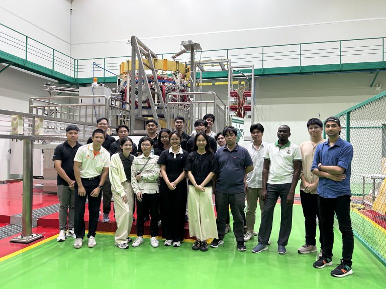 โครงการศึกษาดูงานและสัมมนาบัณฑิตศึกษาหลักสูตร วท.ม. และ ปร.ด. สาขาวิชาฟิสิกส์ 