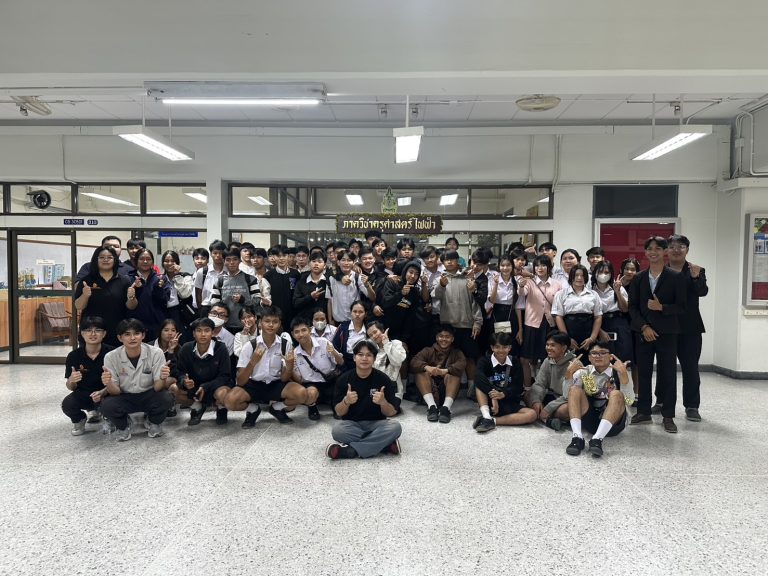 สาขาวิชาครุศาสตร์ไฟฟ้า คณะครุศาสตร์อุตสาหกรรมและเทคโนโลยี มจธ. ร่วมกับแผนการเรียนคอมพิวเตอร์ธุรกิจ (กลุ่มงานคอมพิวเตอร์) โรงเรียนป้อมนาคราชสวาทยานนท์ จัดการอบรมเชิงปฏิบัติการ “หุ่นยนต์เดินตามเส้น“ และการสร้าง Website Applications  