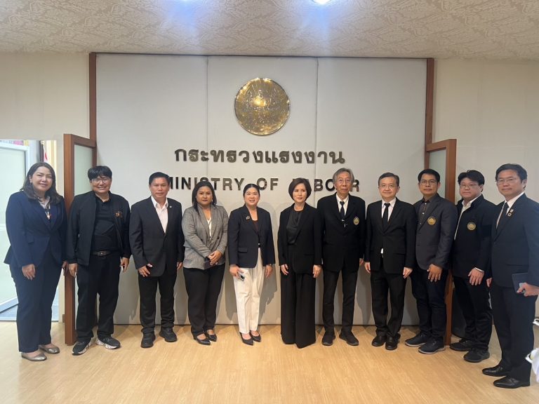 ขยายผลการจ้างงานคนพิการด้วย “มาตรา 35” การพัฒนามาตราฐานอาชีพช่างซ่อมบำรุงและอัพเกรดวีลแชร์ ต่อยอดจากกลุ่ม “ช่างเชื่อมชุมชน ช่างซ่อมจักรยาน หรือช่างซ่อมอื่นๆที่ต้องใช้ทักษะใกล้เคียง” และการพัฒนาทักษะ AI ให้บุคลากรกลุ่มอาชีพเจ้าหน้าที่ประจำสำนักงาน ทั้งคนพิการ และคนทั่วไป