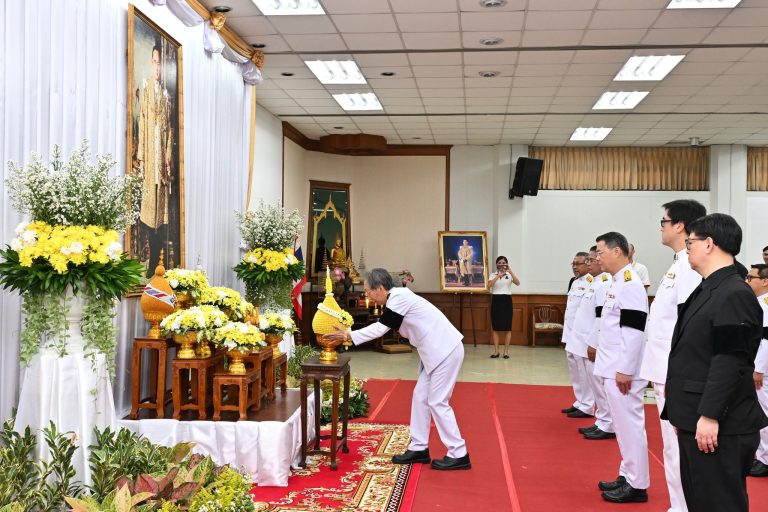 พิธีวางพานพุ่มเพื่อน้อมรำลึกในพระมหากรุณาธิคุณ เนื่องในวันคล้ายวันพระบรมราชสมภพ พระบาทสมเด็จพระบรมชนกาธิเบศร มหาภูมิพลอดุลยเดชมหาราช บรมนาถบพิตร วันชาติ และวันพ่อแห่งชาติ