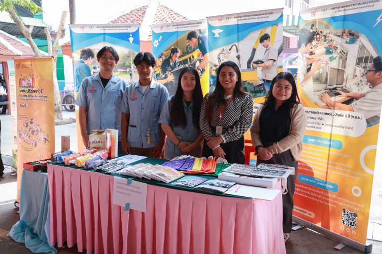 คณะครุศาสตร์อุตสาหกรรมฯ มจธ. ออกแนะแนวการศึกษาต่อระดับปริญญาตรี (ROAD SHOW) และร่วมจัดนิทรรศการ ณ โรงเรียนปทุมวิไล จังหวัดปทุมธานี 