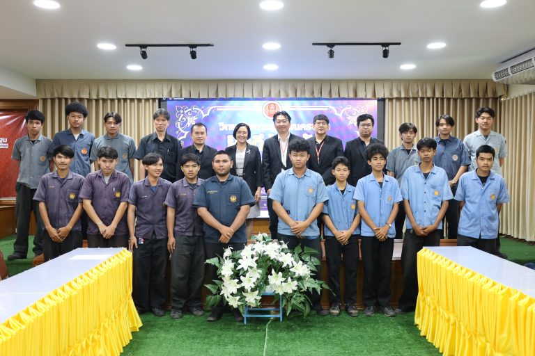 คณะครุศาสตร์อุตสาหกรรมและเทคโนโลยี มหาวิทยาลัยเทคโนโลยีพระจอมเกล้าธนบุรี เข้าพบผู้บริหารและคณะครูวิทยาลัยการอาชีพนครปฐม ในการหารือความร่วมมือทางวิชาการร่วมกัน  