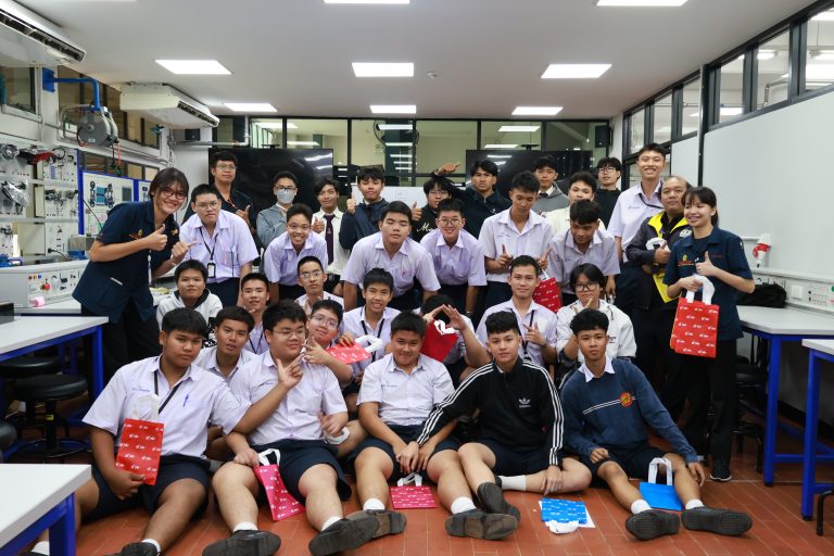 คณะครุศาสตร์อุตสาหกรรมฯ มจธ. ต้อนรับคณะศึกษาดูงานจากโรงเรียนจิตรลดาวิชาชีพ สถาบันเทคโนโลยีจิตรลดา 
