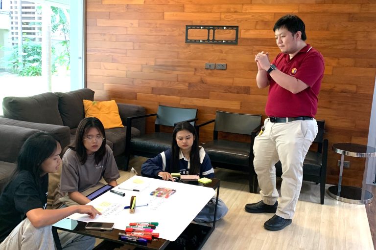 คณะวิทยาศาสตร์ มจธ. ติวเข้มปั้นนักสื่อสารรุ่นใหม่ผ่านทักษะการสื่อสารวิทยาศาสตร์อย่างมืออาชีพ กับกิจกรรมเรื่อง “Onstage Presentation” 
