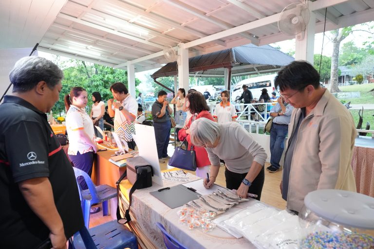 หลักสูตรเทคโนโลยีบัณฑิต สาขาวิชาเทคโนโลยีอุตสาหกรรม คณะครุศาสตร์อุตสาหกรรมและเทคโนโลยี มจธ. จัดโครงการจัดการศึกษาแบบบูรณาการฯ และร่วมจัดบูธประชาสัมพันธ์โครงการฯ ในงานชุมนุมมดเหนือ ครั้งที่ 46 ณ เขาค้อรีสอร์ท จังหวัดเพชรบูรณ์ 
