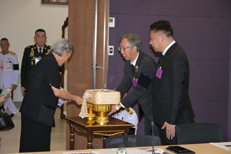 คณะทำงานโครงการการยกระดับการเลี้ยงโคนมในประเทศไทย เฝ้าทูลละอองพระบาท กราบบังคมทูลรายงานความก้าวหน้าการดำเนินงาน