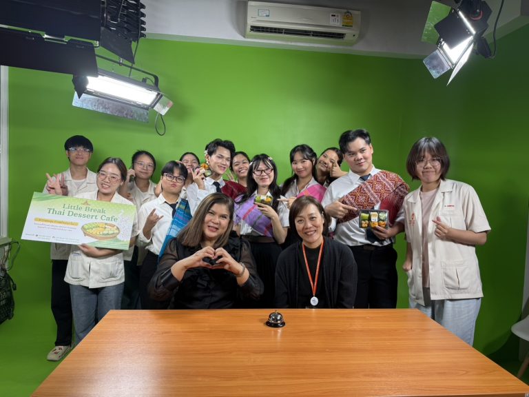 สาขาวิชาเทคโนโลยีและสื่อสารการศึกษา คณะครุศาสตร์อุตสาหกรรมและเทคโนโลยี ในรายวิชา ETM 358 ได้จัดโครงการพัฒนาชุดดิจิทัลคอนเทนท์บนแพลตฟอร์มออนไลน์เพื่อส่งเสริมการขายของผู้ประกอบการขนมไทย