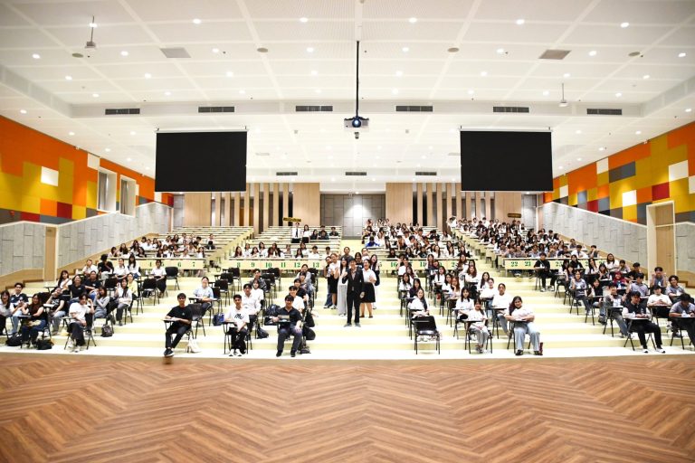 สโมสรนักศึกษาคณะวิทยาศาสตร์ มจธ. จัดพิธีมอบ “อะตอม” ประจำปีการศึกษา 2568 เสริมสร้างความภาคภูมิใจและสายสัมพันธ์แห่งชาววิทยาศาสตร์ 