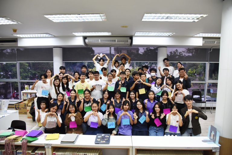คณะวิทยาศาสตร์ มจธ. สร้างเครือข่ายเรียนรู้ ผ่านการจัดกิจกรรมต่อเนื่อง “ปลุกพลังครูวิทย์อาสารุ่นใหม่!  ส่งต่อความรู้ “มหัศจรรย์แสงล้านสี” สร้างแรงบันดาลใจให้เยาวชน ณ ห้องสมุดเพื่อการเรียนรู้ทุ่งครุ 
