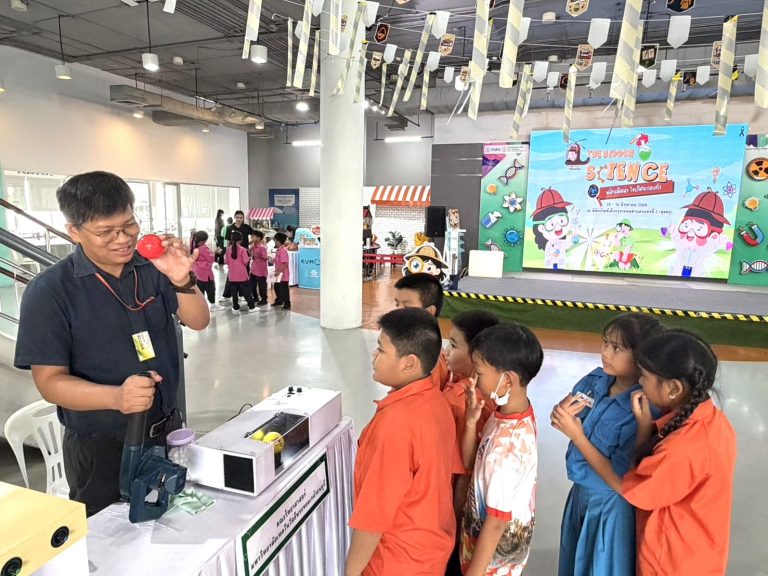 คณะวิทยาศาสตร์ มจธ. ร่วมจัดบูธสิ่งประดิษฐ์ทางวิทยาศาสตร์ ในกิจกรรมเทศกาลวิทยาศาสตร์ “The Hidden Science พลิกเมืองล่า