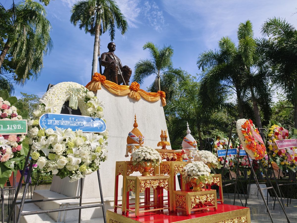 มหาวิทยาลัยเทคโนโลยีพระจอมเกล้าธนบุรี จัดพิธีบำเพ็ญกุศลและวางพวงมาลาถวายราชสักการะ เนื่องในวันคล้ายวันสวรรคต รัชกาลที่ 4