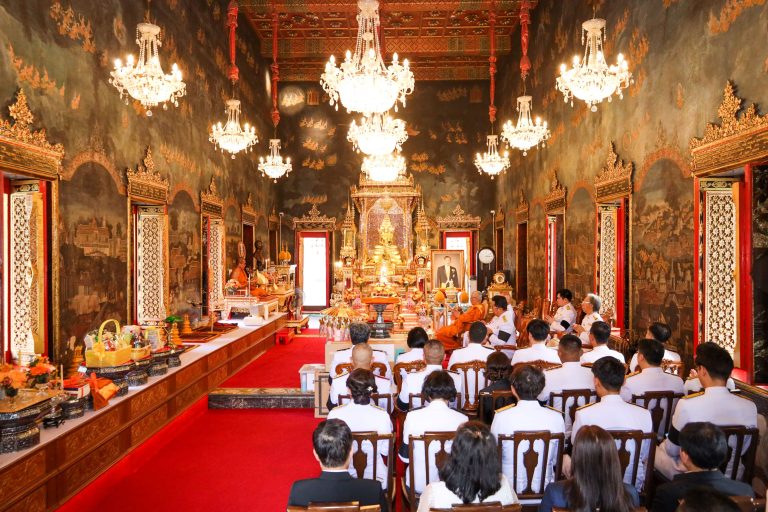 3 พระจอมเกล้าฯ ร่วมจัดพิธีทอดผ้าป่าสามัคคี น้อมรำลึก 222 ปี พระบรมราชสมภพ รัชกาลที่ 4 ณ วัดราชประดิษฐสถิตมหาสีมาราม